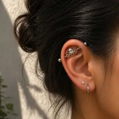 Industrial piercing με λωτό και ιριδίζουσα πέτρα σε ασημί χρώμα NRI0043