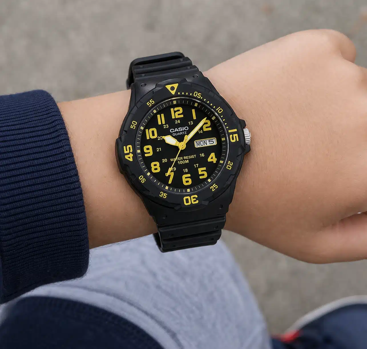 Ανδρικό ρολόι Casio μαύρο καουτσούκ sport MRW-200H9BVEF Ανδρικό ρολόι Casio μαύρο καουτσούκ sport MRW-200H9BVEF