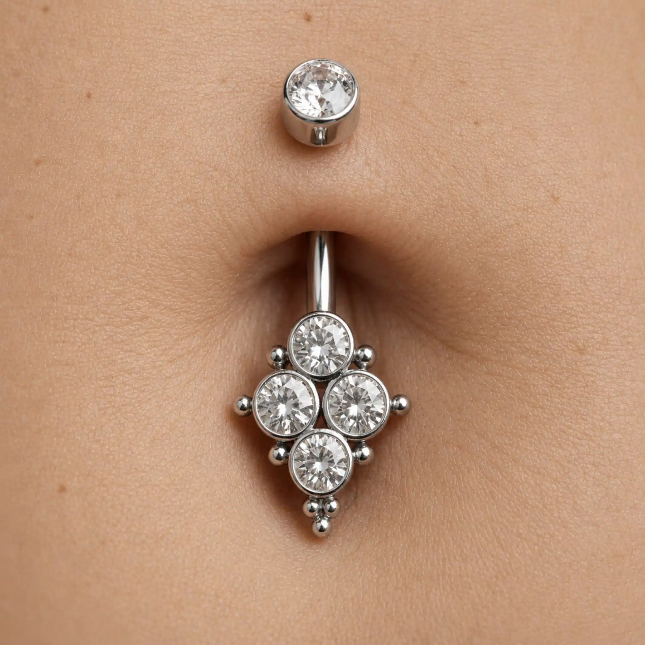 Piercing τιτανίου – Ασημί καρφωτό σχέδιο με κρυστάλλους SA1057 Piercing τιτανίου – Ασημί καρφωτό σχέδιο με κρυστάλλους SA1057