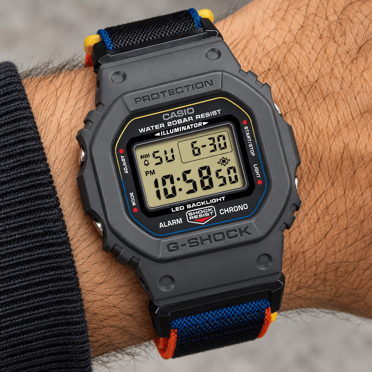 Ανδρικό Ψηφιακό Ρολόι Casio G-SHOCK 11-DW-5600MNC-8A2ER Γκρι με Μπλε-Πορτοκαλί Υφασμάτινο Λουράκι Ανδρικό Ψηφιακό Ρολόι Casio G-SHOCK 11-DW-5600MNC-8A2ER Γκρι με Μπλε-Πορτοκαλί Υφασμάτινο Λουράκι